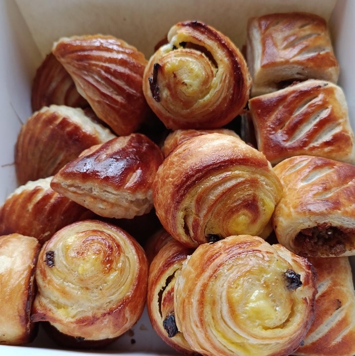 Box de petits fours gourmands sucrés et salés — INSTINCT DIVIN Cotonou