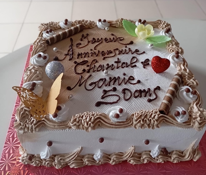 Gâteau d'anniversaire 25 000 FCFA décor élaboré — INSTINCT DIVIN Cotonou