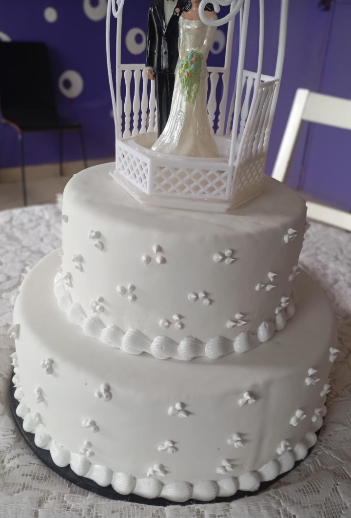 Pièce montée de mariage prestige à deux étages — INSTINCT DIVIN Cotonou