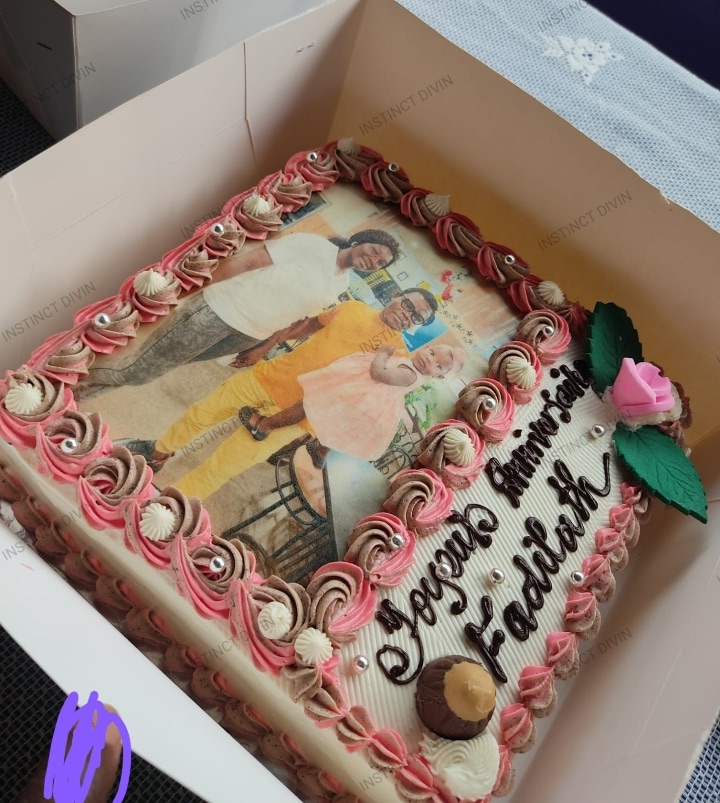 Gâteau avec impression photo alimentaire 25 000 FCFA — INSTINCT DIVIN Cotonou