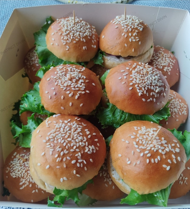 Mini burgers cocktail 800 FCFA — INSTINCT DIVIN Cotonou